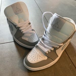 Women’s Nike Air Jordans Copies 1 Mid Wolf Grey Aluminum